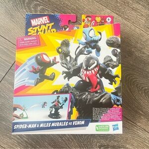 Marvel Spider-Man & Miles Morales vs Venom Action Figure Set